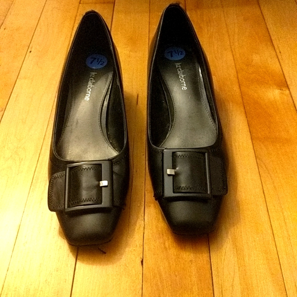 Liz Claiborne black leather shoes